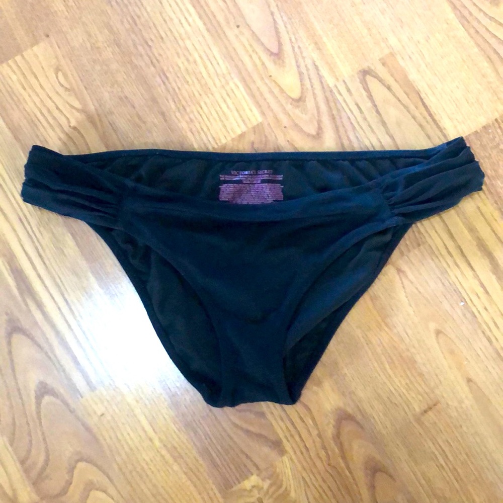 Victoria’s Secret Black Bikini Bottom. Medium EUC